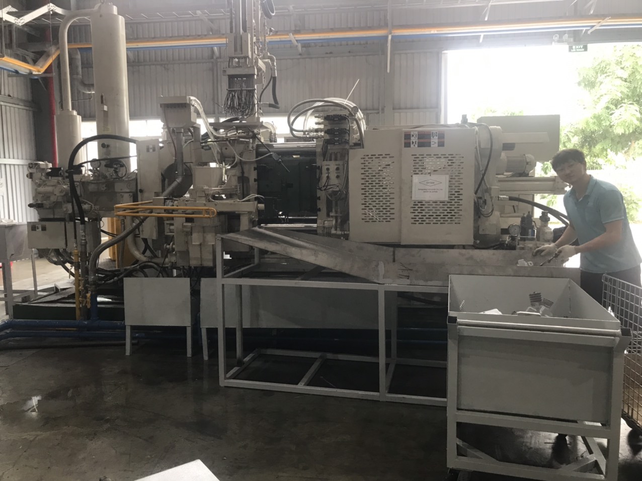 Die casting machine 4